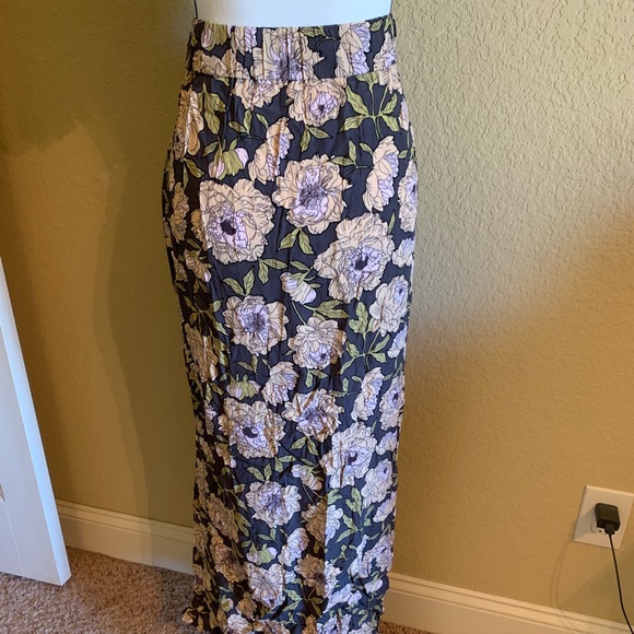 Leith Two Piece Set - Picture 2 of 8